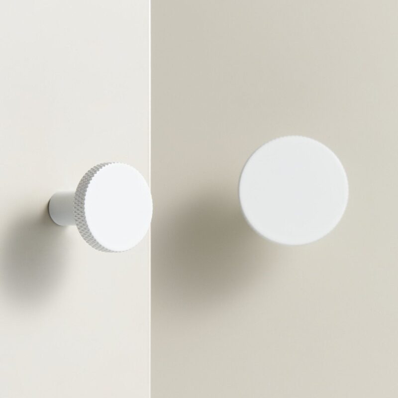 SYRA Massiver Messingknopf mit Rändelung