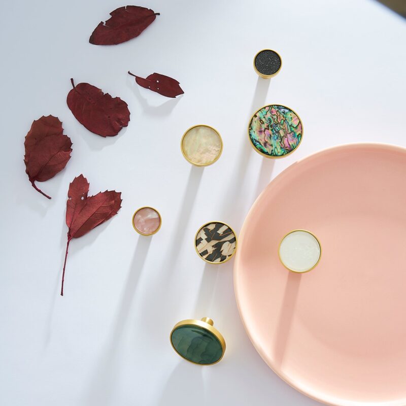 Pomos acrílicos y de concha de latón macizo TESTA