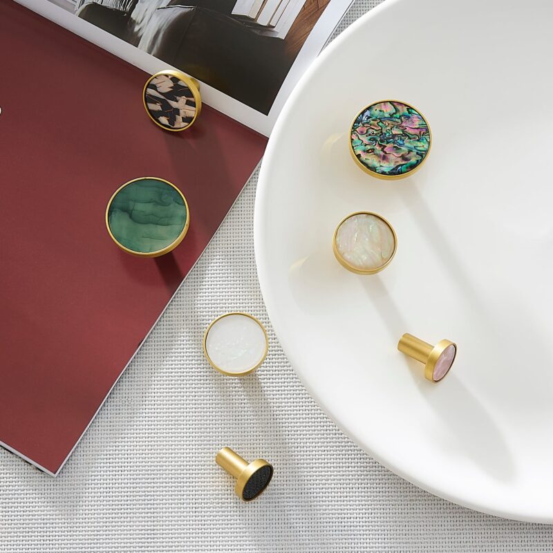 Pomos acrílicos y de concha de latón macizo TESTA