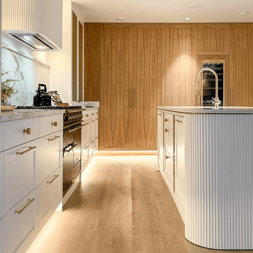 Zeitloses Messing trifft auf moderne Eleganz: Ein Blick ins Projekt Ard Aislinn – meraki.