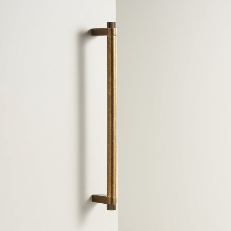 Maniglia TOMA in ottone massiccio