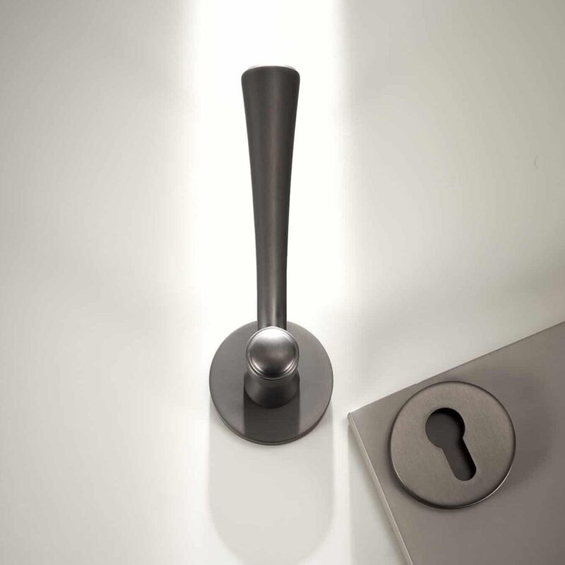 Maniglie per porte e set di serrature UNDA