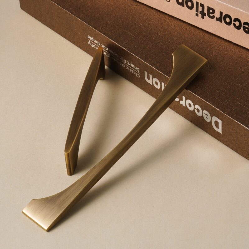 Maniglia VION in ottone massiccio